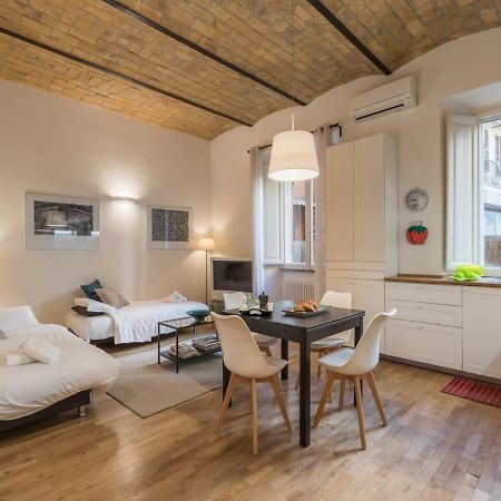 רומא The Best Rent - Elegant Flat Near Colosseum מראה חיצוני תמונה