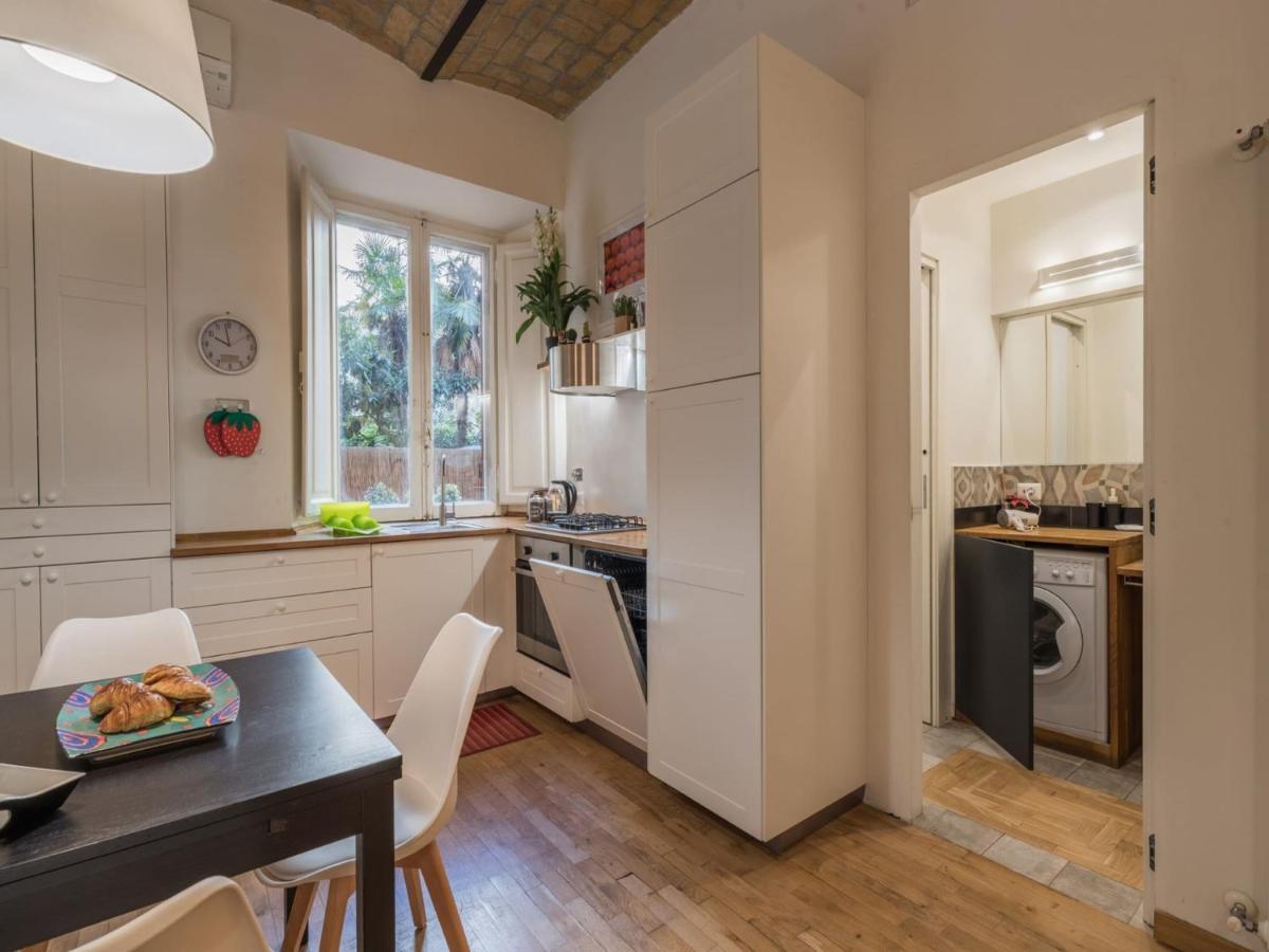 רומא The Best Rent - Elegant Flat Near Colosseum מראה חיצוני תמונה