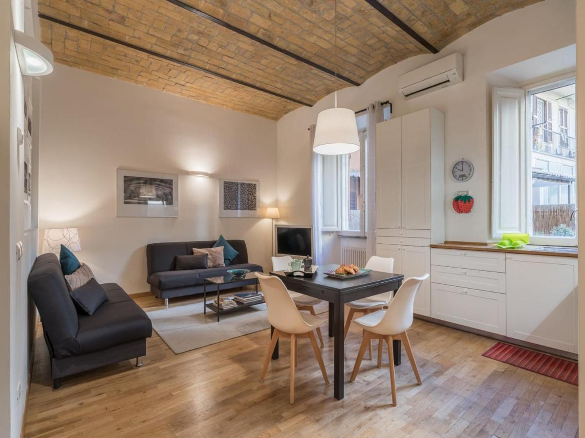 רומא The Best Rent - Elegant Flat Near Colosseum מראה חיצוני תמונה
