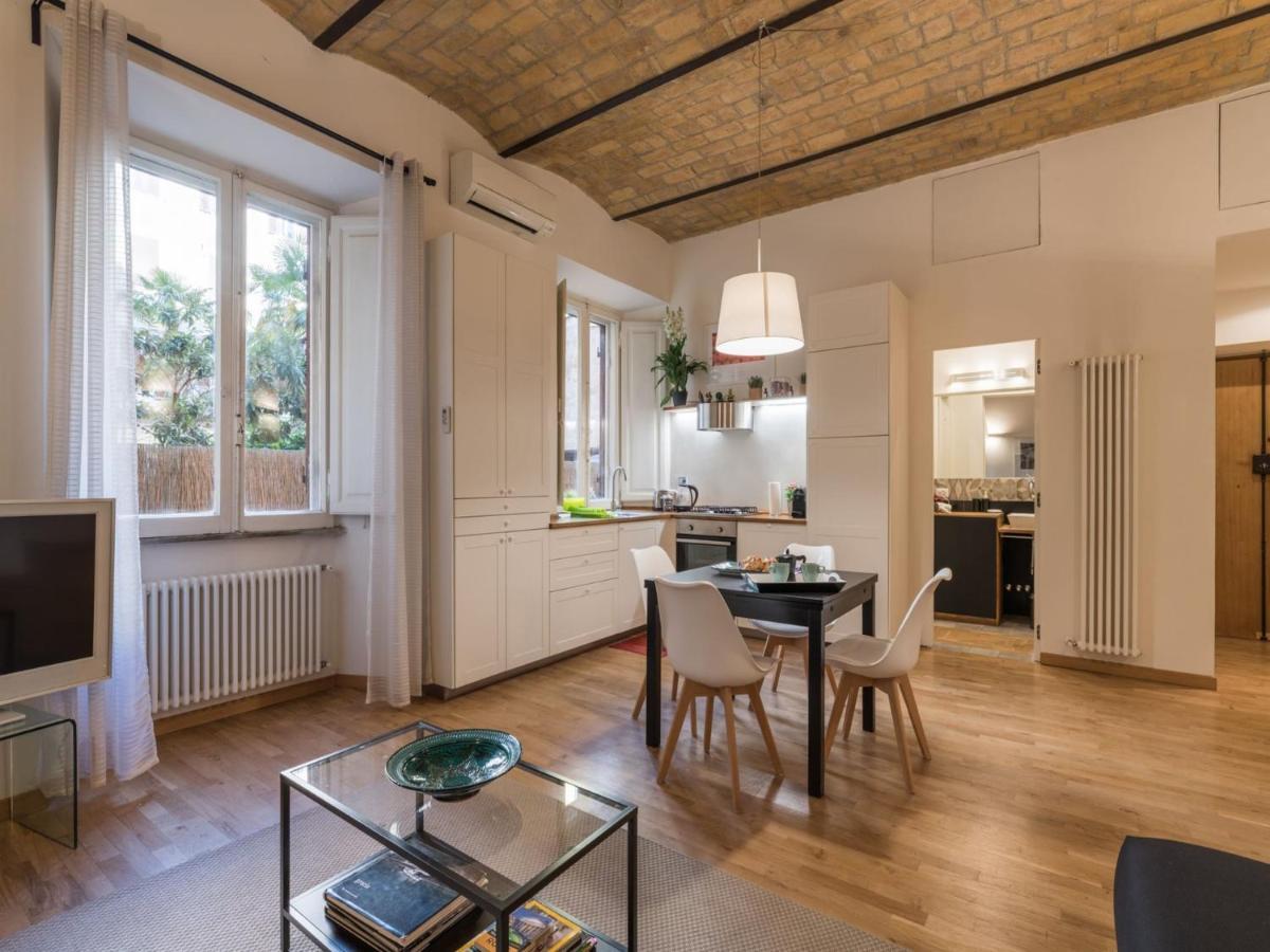 רומא The Best Rent - Elegant Flat Near Colosseum מראה חיצוני תמונה