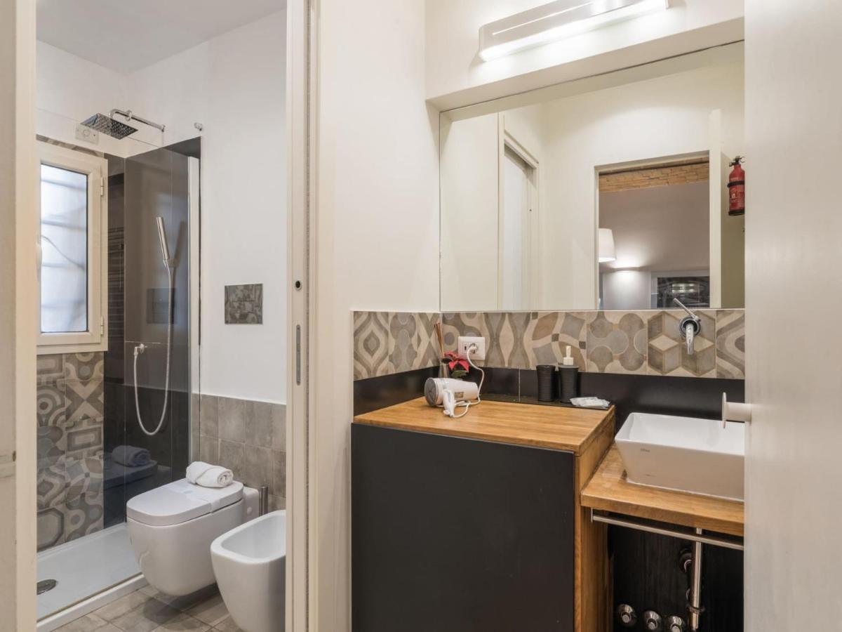 רומא The Best Rent - Elegant Flat Near Colosseum מראה חיצוני תמונה